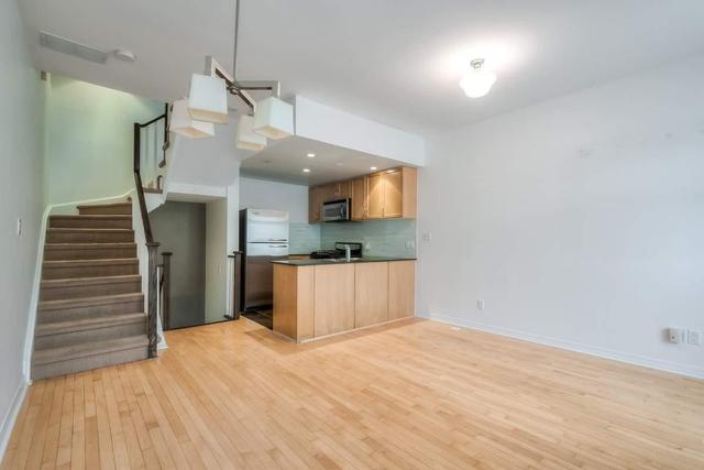 Th16 - 6 Wellesley Pl, House attached with 2 bedrooms, 2 bathrooms and 1 parking in Toronto ON | Image 4