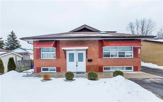 33 Campbell Dr, House detached with 2 bedrooms, 2 bathrooms and 3 parking in Brampton ON | Image 1