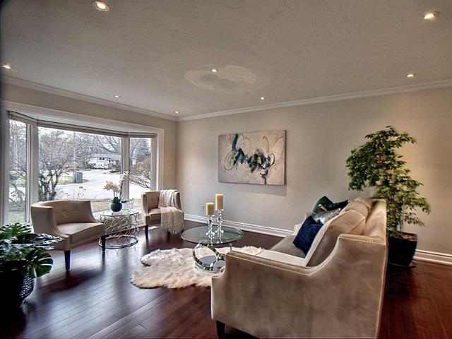 807 Cranston Crt, House detached with 3 bedrooms, 2 bathrooms and 7 parking in Burlington ON | Image 4