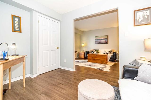 98 Aspen Springs Dr, Condo with 1 bedrooms, 1 bathrooms and 2 parking in Clarington ON | Image 5