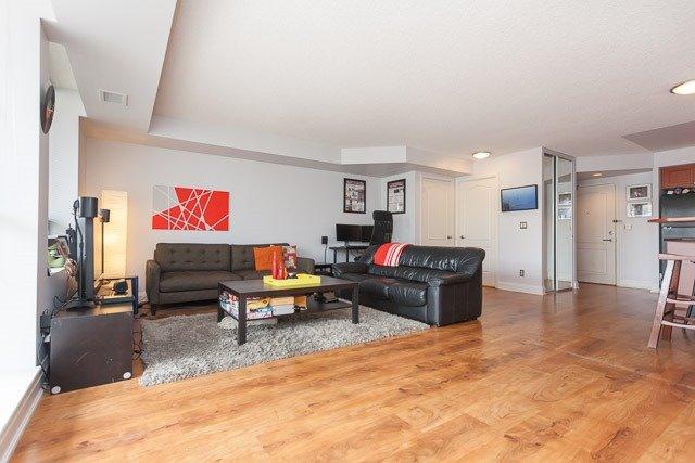 1001 - 18 Stafford St, Condo with 1 bedrooms, 2 bathrooms and 1 parking in Toronto ON | Image 2