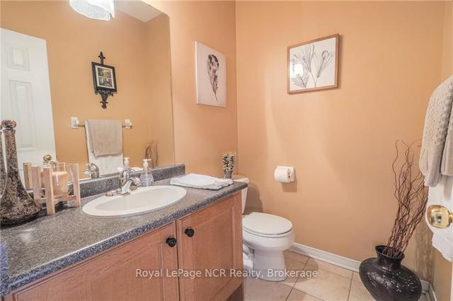178 Doon Mills Dr, House detached with 4 bedrooms, 3 bathrooms and 4 parking in Kitchener ON | Image 3