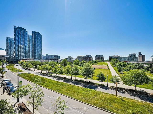 702 - 151 Dan Leckie Way, Condo with 2 bedrooms, 2 bathrooms and 2 parking in Toronto ON | Image 2
