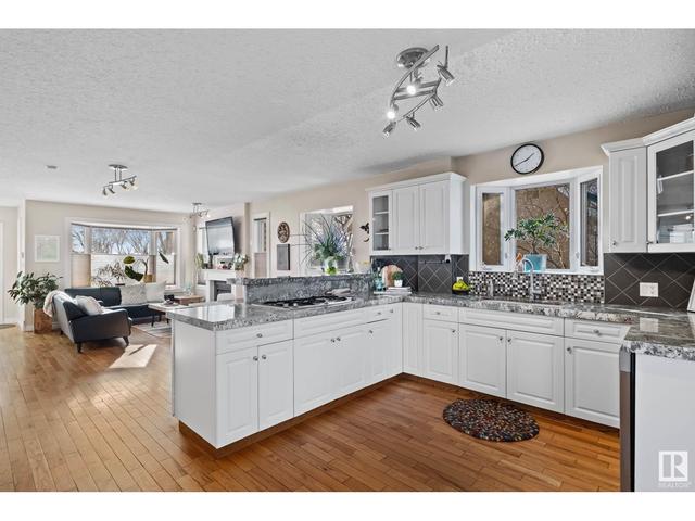 7326 111 Av Nw, House detached with 4 bedrooms, 2 bathrooms and null parking in Edmonton AB | Image 11