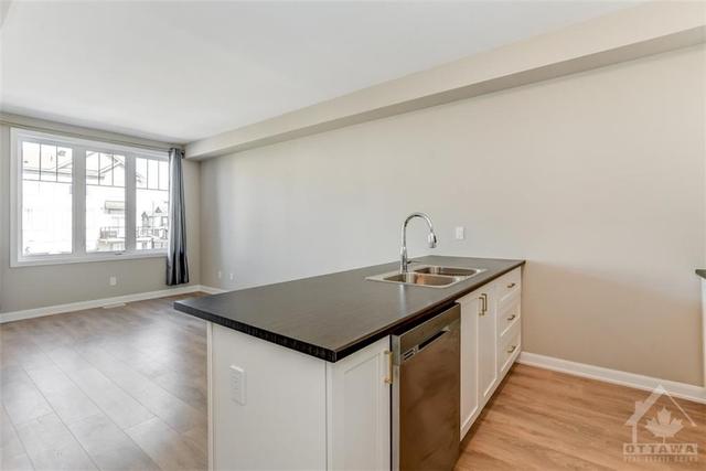 903 Lixnaw Court, Townhouse with 2 bedrooms, 2 bathrooms and 2 parking in Ottawa ON | Image 16