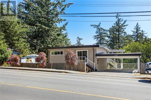 1211 Bush St, House detached with 4 bedrooms, 2 bathrooms and 4 parking in Nanaimo BC | Card Image