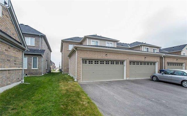 81 Yellowknife Rd, House attached with 3 bedrooms, 3 bathrooms and 2 parking in Brampton ON | Image 2