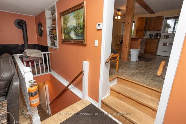 330 County Road 41, House detached with 2 bedrooms, 3 bathrooms and 8 parking in Kawartha Lakes ON | Image 17