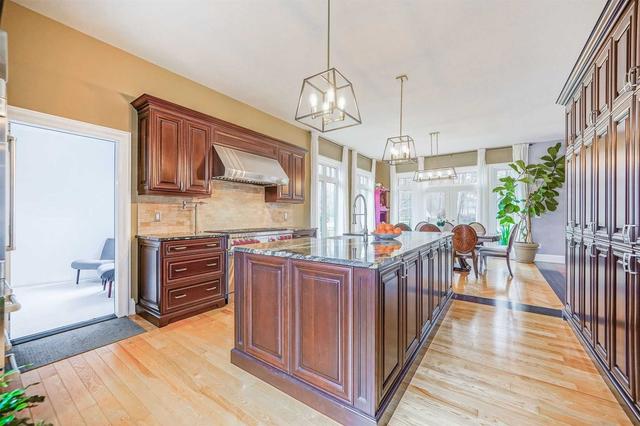 6 Ridgewood Crt, House detached with 2 bedrooms, 3 bathrooms and 8 parking in Oro Medonte ON | Image 2