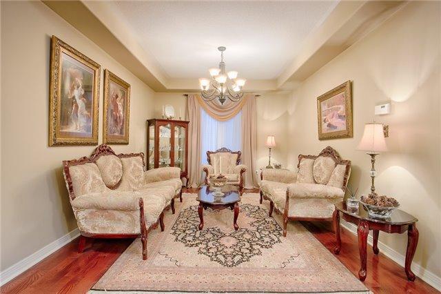 27 Hollylane Dr, House detached with 4 bedrooms, 3 bathrooms and 4 parking in Markham ON | Image 3