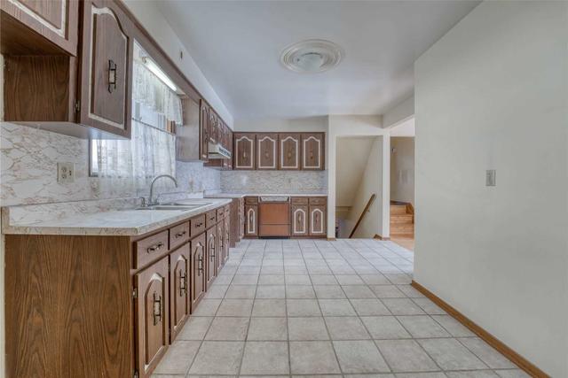 1850 Drouillard Rd, House detached with 3 bedrooms, 2 bathrooms and 1 parking in Windsor ON | Image 2