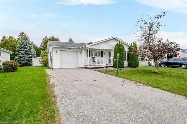 31 St James Place, House detached with 2 bedrooms, 2 bathrooms and 3 parking in Wasaga Beach ON | Image 2