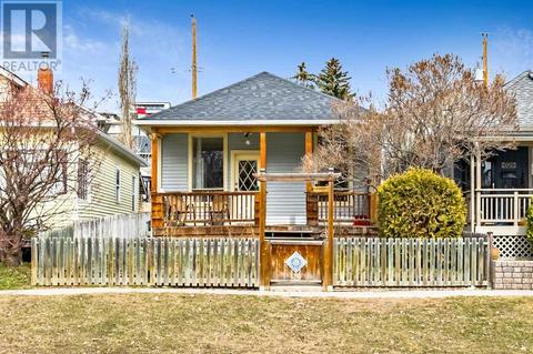 926 5 Avenue Ne, House detached with 2 bedrooms, 1 bathrooms and 2 parking in Calgary AB | Card Image