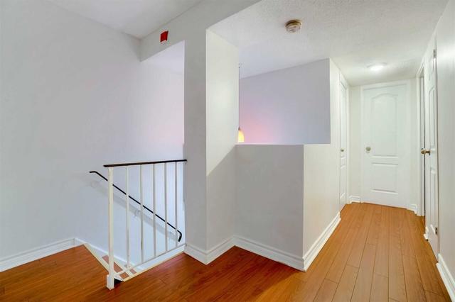 142 - 2 Valhalla Inn Rd, Condo with 3 bedrooms, 3 bathrooms and 1 parking in Toronto ON | Image 13