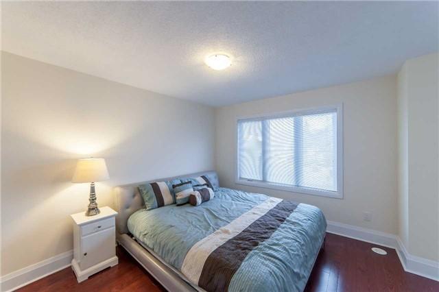 Th 1 - 5 Oakburn Cres, Townhouse with 2 bedrooms, 4 bathrooms and 2 parking in Toronto ON | Image 5