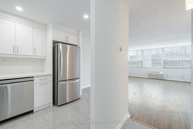208 - 121 Ling Rd, Condo with 2 bedrooms, 2 bathrooms and 1 parking in Toronto ON | Image 21
