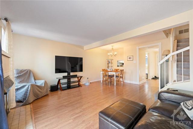 1703 Rodin Way, Townhouse with 3 bedrooms, 2 bathrooms and 1 parking in Ottawa ON | Image 12