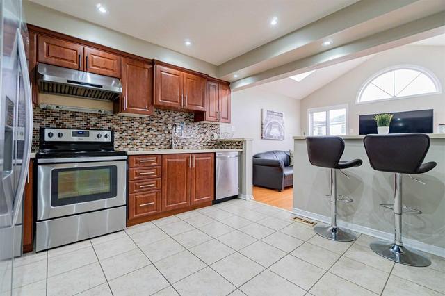136 Bunchberry Way, House detached with 3 bedrooms, 4 bathrooms and 4 parking in Brampton ON | Image 6
