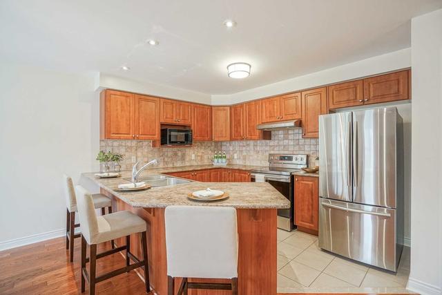 102 Root Cres, House detached with 3 bedrooms, 2 bathrooms and 6 parking in Ajax ON | Image 9