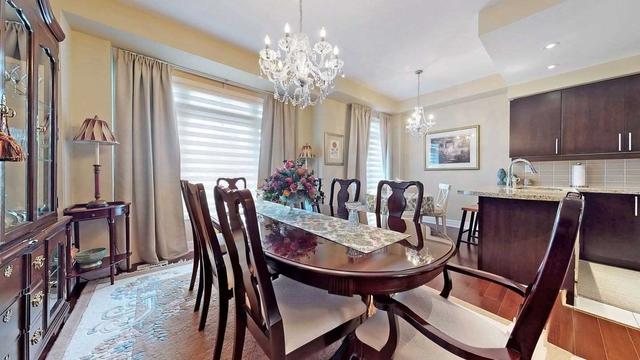 49 Beverley Glen Blvd, Townhouse with 3 bedrooms, 3 bathrooms and 2 parking in Vaughan ON | Image 3