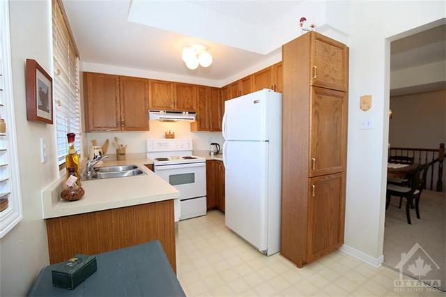 34 Robson Court, Condo with 2 bedrooms, 2 bathrooms and 1 parking in Ottawa ON | Image 13