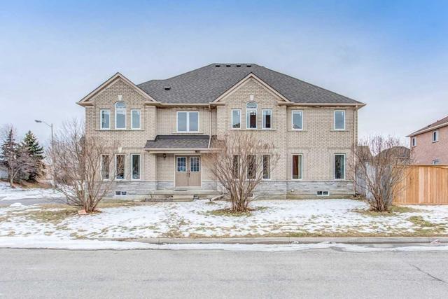 209 Foxfield Cres, House semidetached with 3 bedrooms, 3 bathrooms and 3 parking in Vaughan ON | Image 1