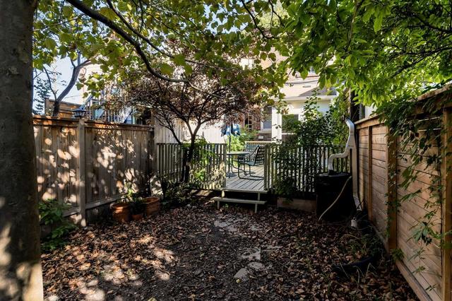 932 Manning Ave, House attached with 4 bedrooms, 2 bathrooms and 0 parking in Toronto ON | Image 9