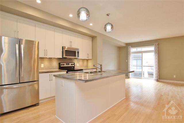119 Chaperal Private, Townhouse with 2 bedrooms, 3 bathrooms and 2 parking in Ottawa ON | Image 5