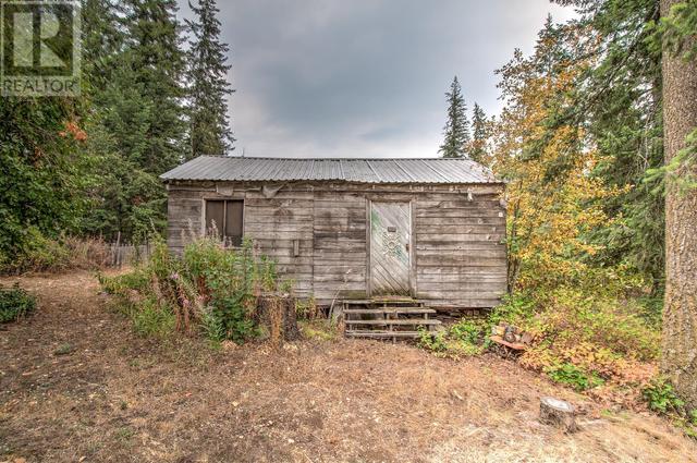 11 Gardom Lake Road, House detached with 2 bedrooms, 2 bathrooms and null parking in North Okanagan F BC | Image 21