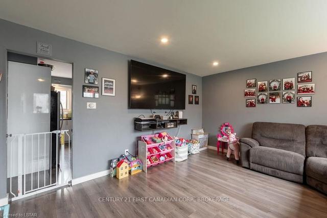 77 Kintail Cres, House semidetached with 3 bedrooms, 2 bathrooms and 3 parking in London ON | Image 28