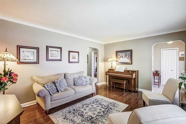 71 Miramar Cres, House detached with 2 bedrooms, 2 bathrooms and 4 parking in Toronto ON | Image 38