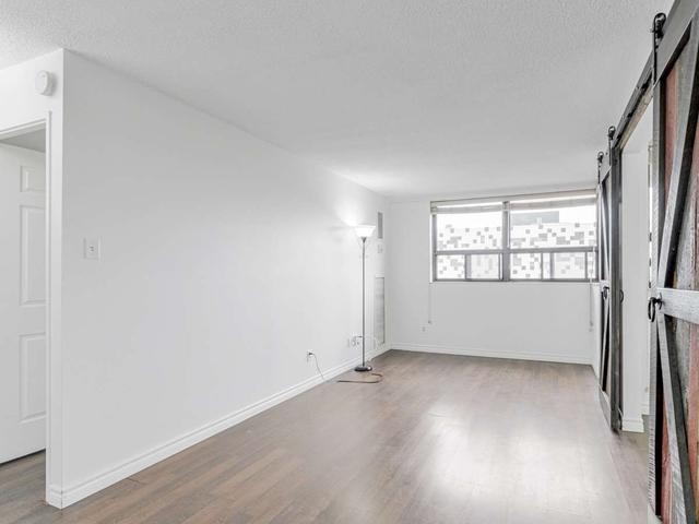 902 - 120 St Patrick St, Condo with 1 bedrooms, 1 bathrooms and 0 parking in Toronto ON | Image 2