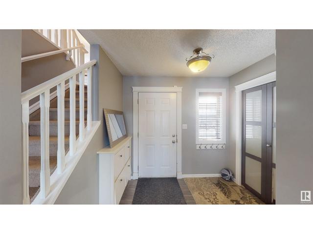 50 Highgrove Cr, House detached with 3 bedrooms, 3 bathrooms and null parking in Edmonton AB | Image 2