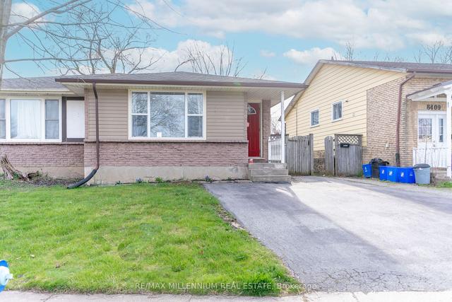 8419 Lamont Ave W, House semidetached with 5 bedrooms, 2 bathrooms and 4 parking in Niagara Falls ON | Image 1