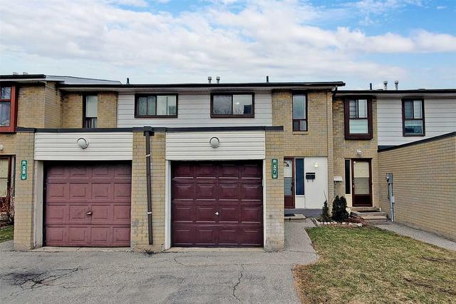 37 - 37 Fleetwood Cres, Townhouse with 3 bedrooms, 2 bathrooms and 2 parking in Brampton ON | Image 1