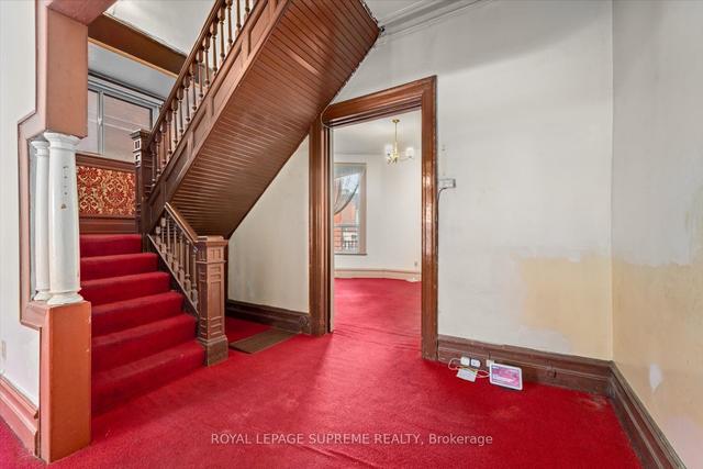 1309 King St W, House semidetached with 5 bedrooms, 2 bathrooms and 2 parking in Toronto ON | Image 38