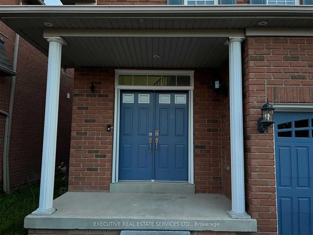 4 Long Meadow Rd, House detached with 3 bedrooms, 3 bathrooms and 6 parking in Brampton ON | Image 2