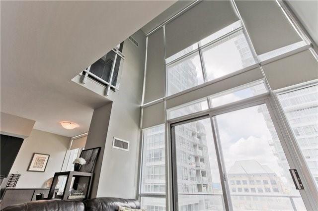 lph 12 - 21 Nelson St, Condo with 1 bedrooms, 2 bathrooms and 1 parking in Toronto ON | Image 12