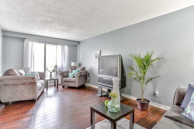 81 - 321 Blackthorn St, Townhouse with 3 bedrooms, 2 bathrooms and 1 parking in Oshawa ON | Image 2