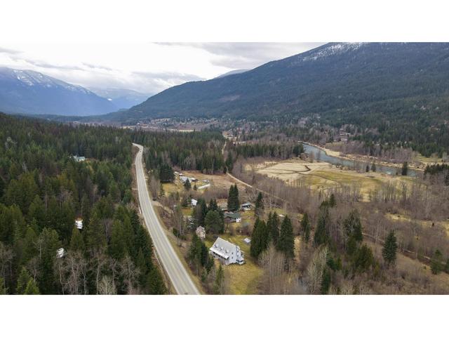6685 Highway 6, House detached with 5 bedrooms, 3 bathrooms and null parking in Central Kootenay H BC | Image 46