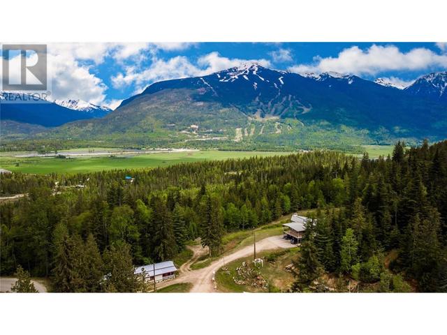2180 Clough Road, House detached with 3 bedrooms, 2 bathrooms and 6 parking in Columbia Shuswap B BC | Image 3