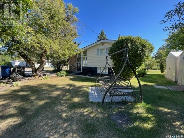 501 5th Avenue E, House detached with 2 bedrooms, 1 bathrooms and null parking in Melville SK | Image 36