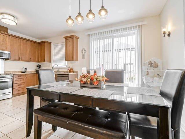 39 Lesabre Cres, House semidetached with 4 bedrooms, 4 bathrooms and 4 parking in Brampton ON | Image 4