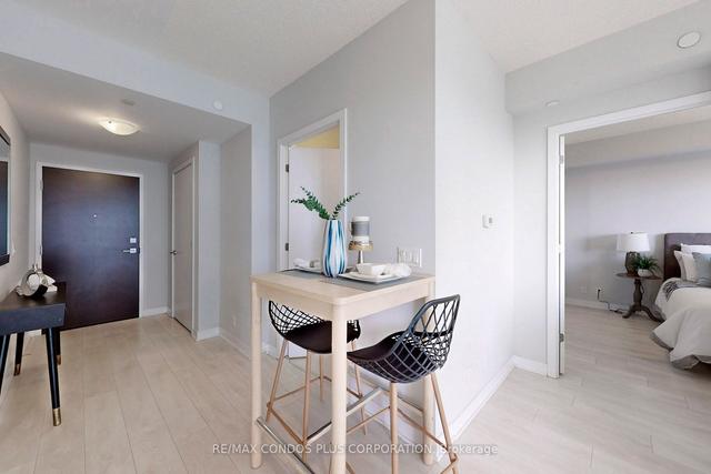 2006 - 2221 Yonge St, Condo with 1 bedrooms, 1 bathrooms and 0 parking in Toronto ON | Image 3