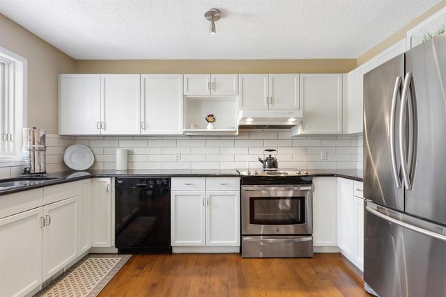 18 Stradwick Rise Sw, Home with 4 bedrooms, 2 bathrooms and 4 parking in Calgary AB | Image 17