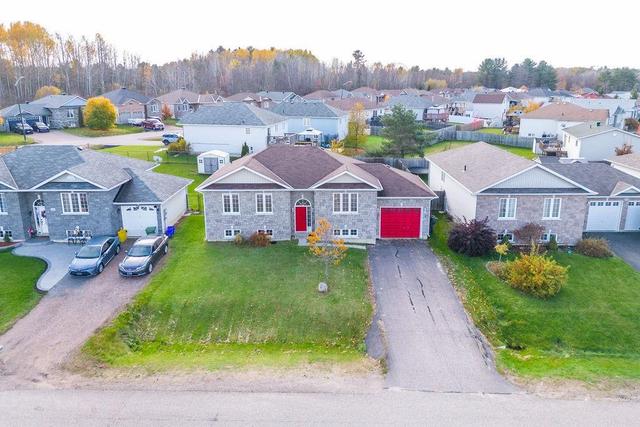532 Macy Avenue, House detached with 4 bedrooms, 2 bathrooms and 3 parking in Laurentian Valley ON | Image 4