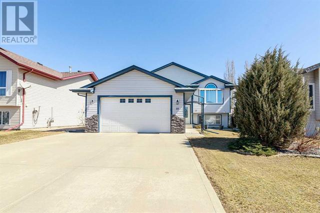 10 Plumtree Crescent, House detached with 2 bedrooms, 3 bathrooms and 5 parking in Blackfalds AB | Image 2