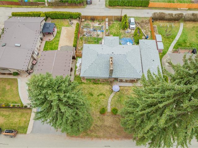 745 11th Avenue, House detached with 3 bedrooms, 2 bathrooms and 3 parking in Montrose BC | Image 32
