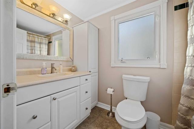 567 Camelot Dr, House semidetached with 3 bedrooms, 2 bathrooms and 3 parking in Oshawa ON | Image 16
