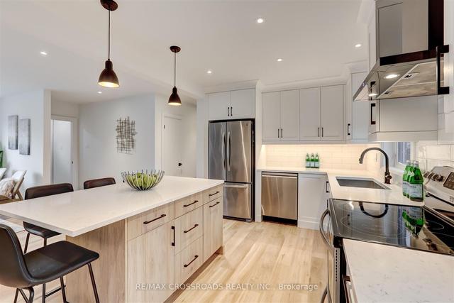 412 East 37th St, House detached with 3 bedrooms, 1 bathrooms and 5 parking in Hamilton ON | Image 3